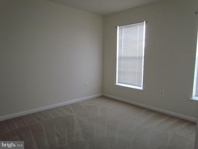 Building Photo - 46010 Saltmarsh Dr