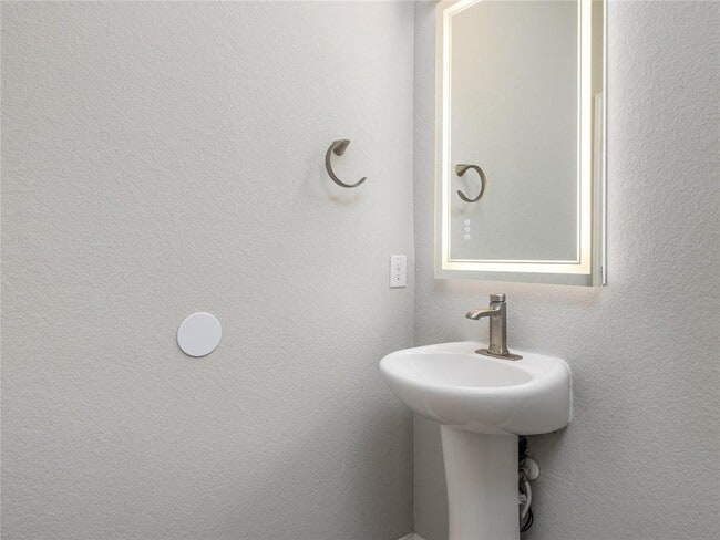 Building Photo - 121 Struss dr