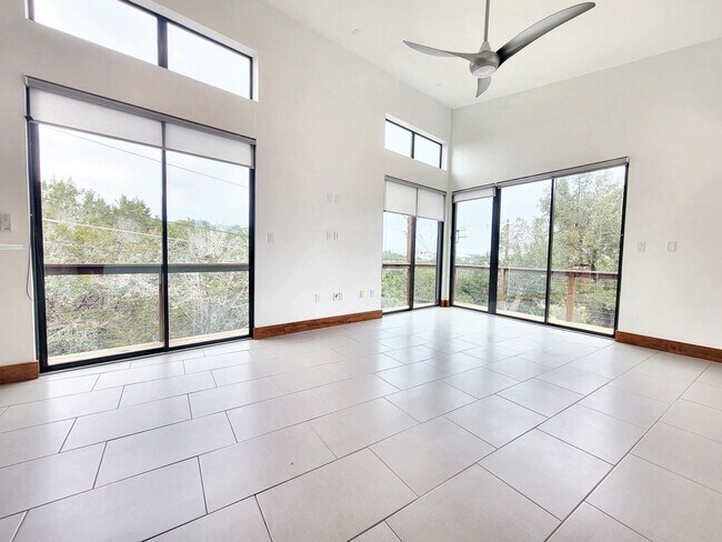 Building Photo - 325 Southwind Rd