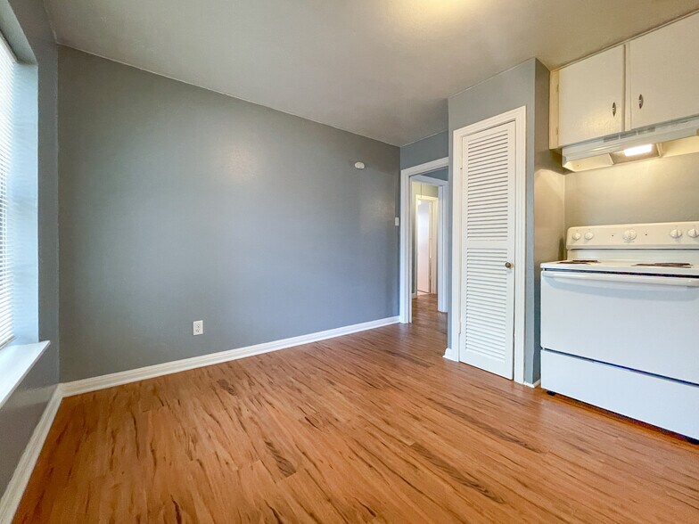 Building Photo - 3801 Parkwood St