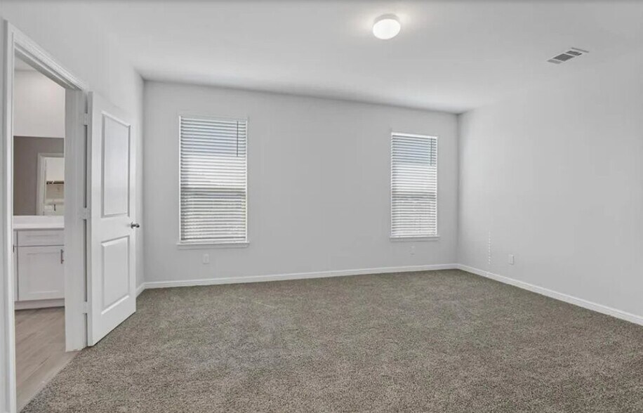 Building Photo - 529 Passenger Trl