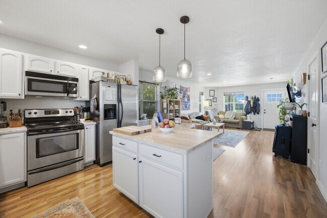 Building Photo - Two Bedroom Condominium located in Central Missoula