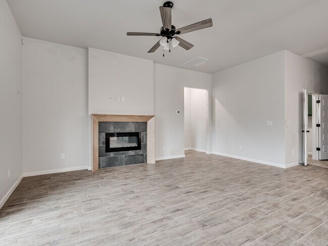 Building Photo - Newer Home in Moore!