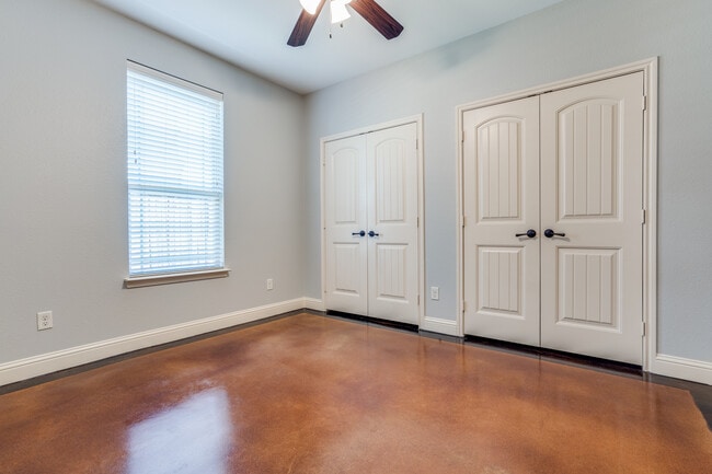 Building Photo - 2714 Merida Ave