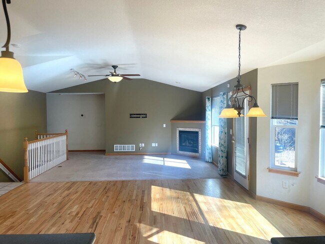 Building Photo - Ranch Home in Great Location