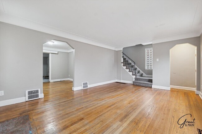 Building Photo - $1400 3 bedroom