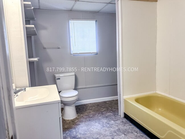 Building Photo - 5405 Wesley Dr