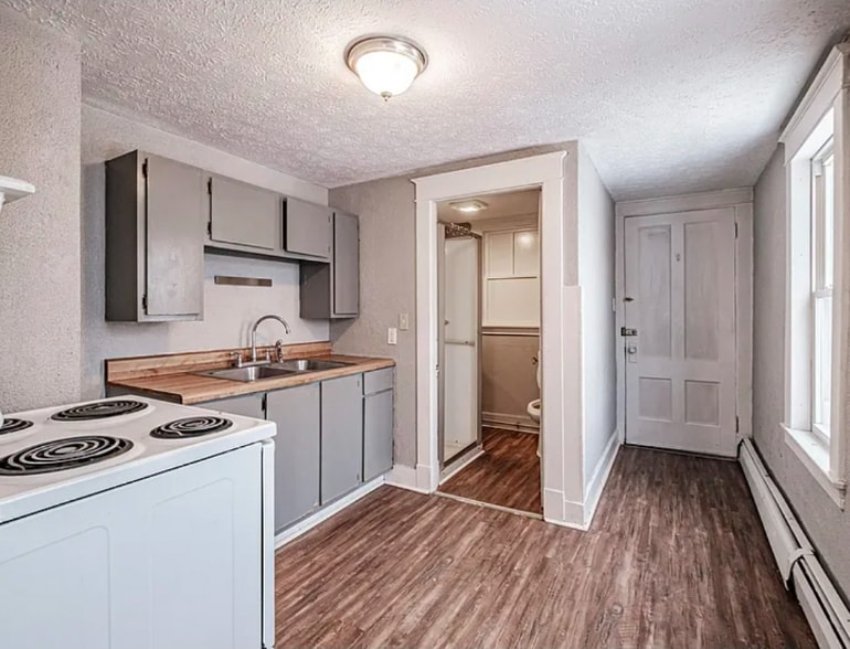 Building Photo - 42 Storer St