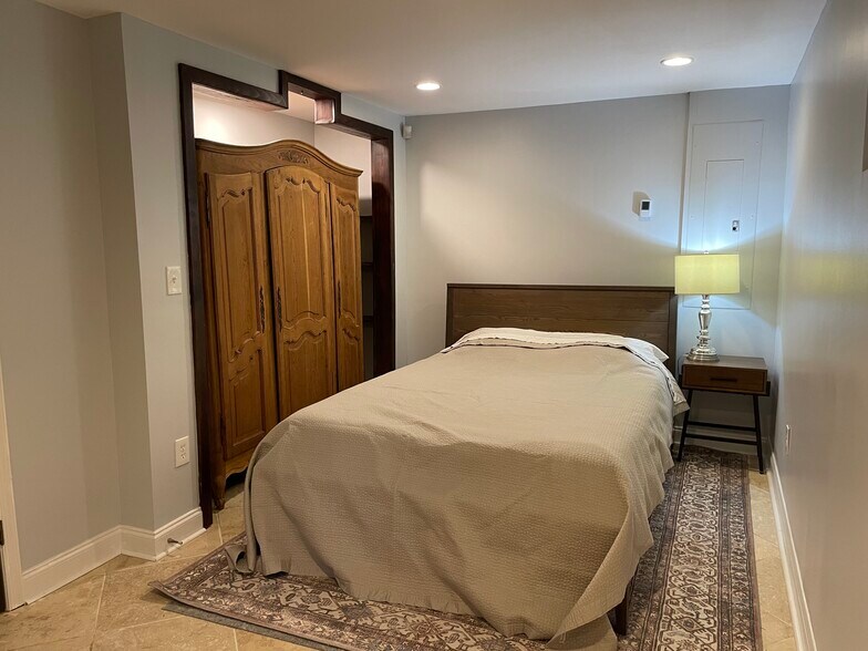 bedroom - 1836 Varnum St NE