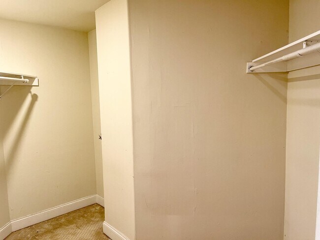 Building Photo - 205 Camille Way