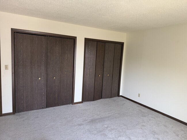 Building Photo - 524 Breezy Point Dr