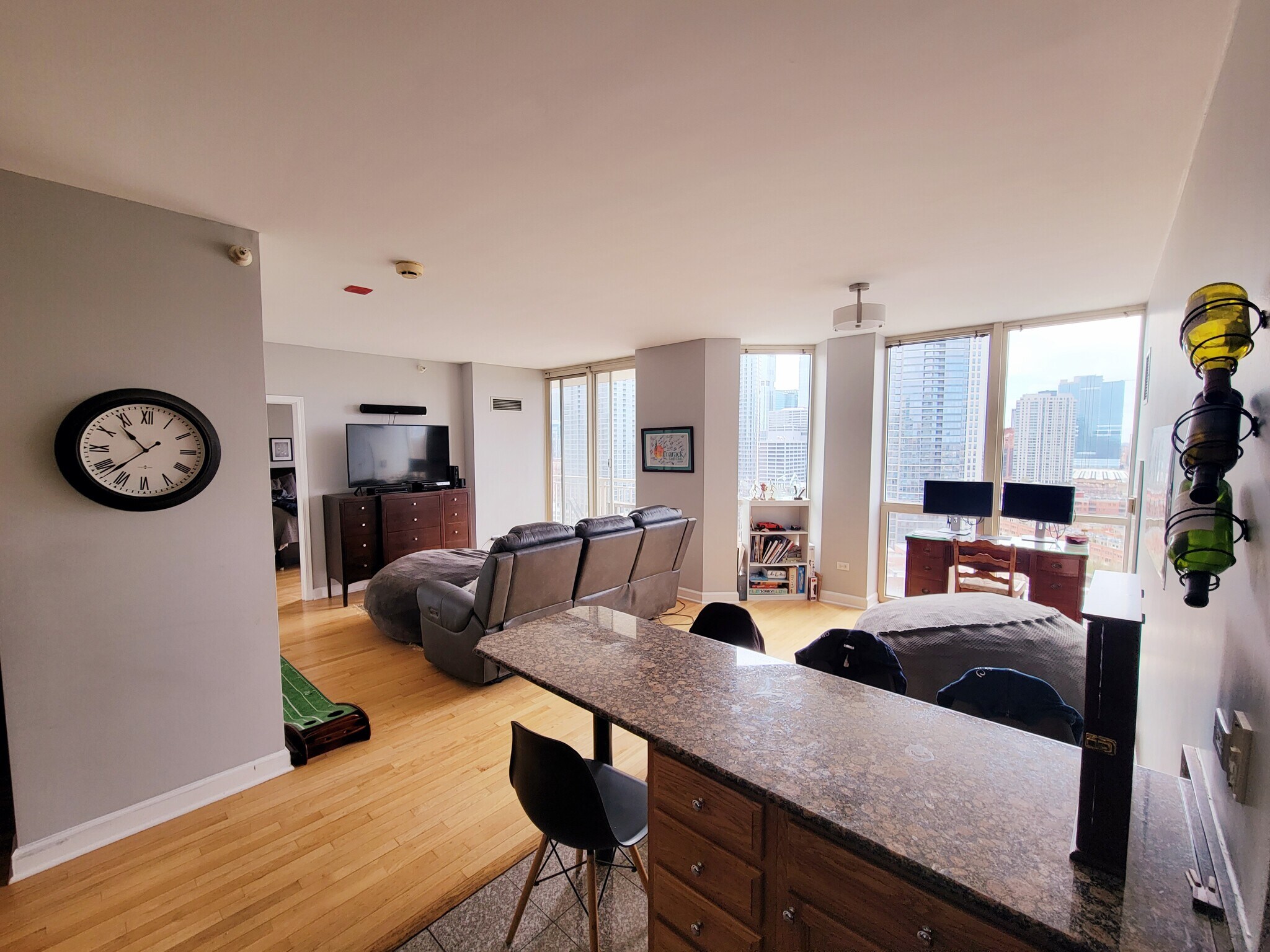 Building Photo - 645 N Kingsbury St