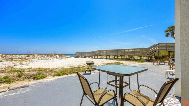 Building Photo - 556 Coral Ct