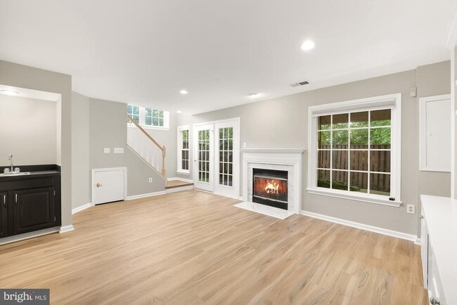 Building Photo - 5527 Sully Lake Dr