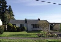 Building Photo - Three Bedroom Rambler in the North End!