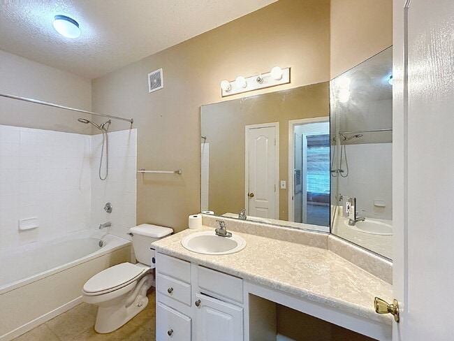 Building Photo - 10471 Villa View Cir