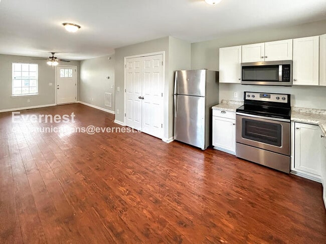 Building Photo - 908 E 16th Ave