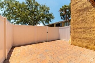 Building Photo - Desirable Location - 2-bed 2-bath Condo 5 ...