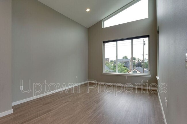Building Photo - 3563 N Gantenbein Ave