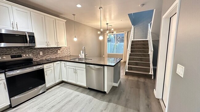 Building Photo - 3/2.5 Condo in Gated Complex