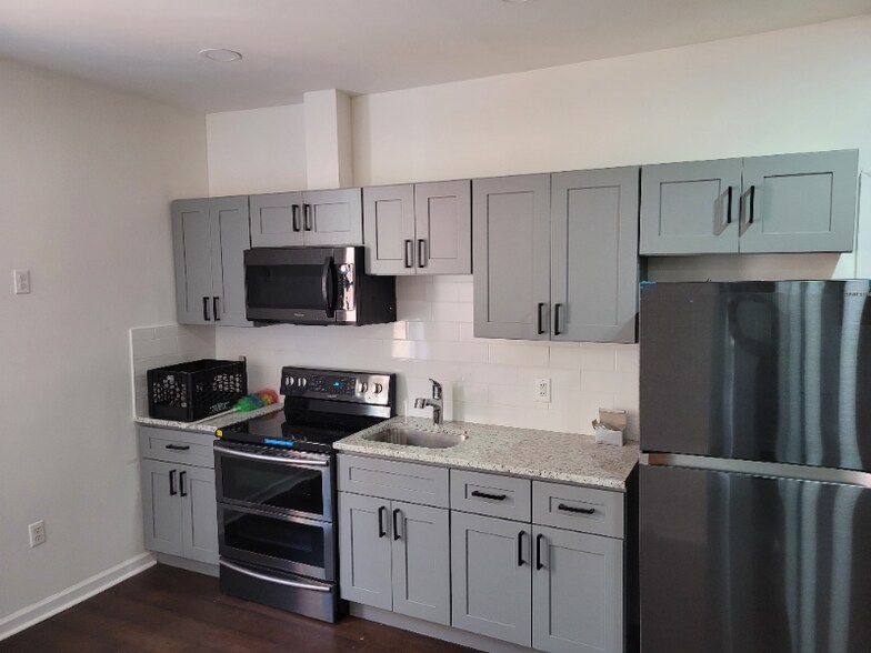 Building Photo - 705 S 52nd St