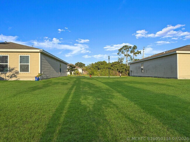 Building Photo - 1958 SE Floresta Dr