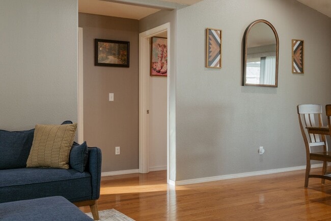 Building Photo - 509 Chelan Ave