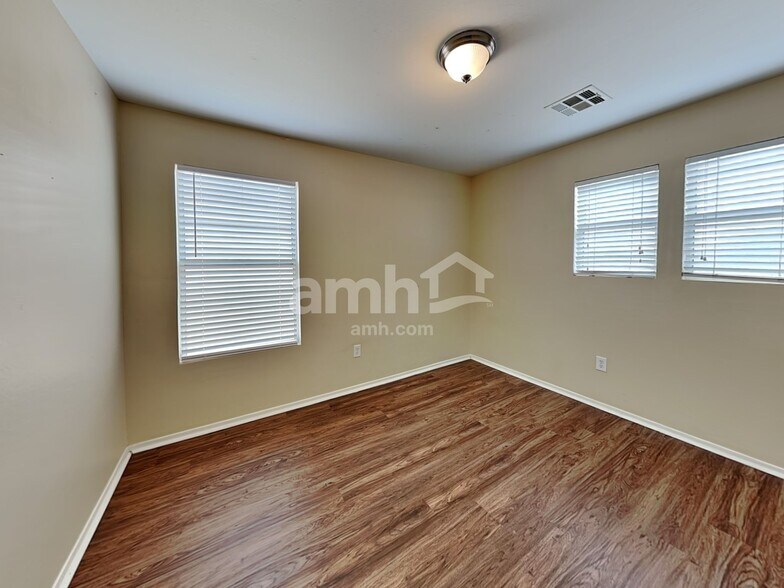 Building Photo - 4105 W Irwin Ave