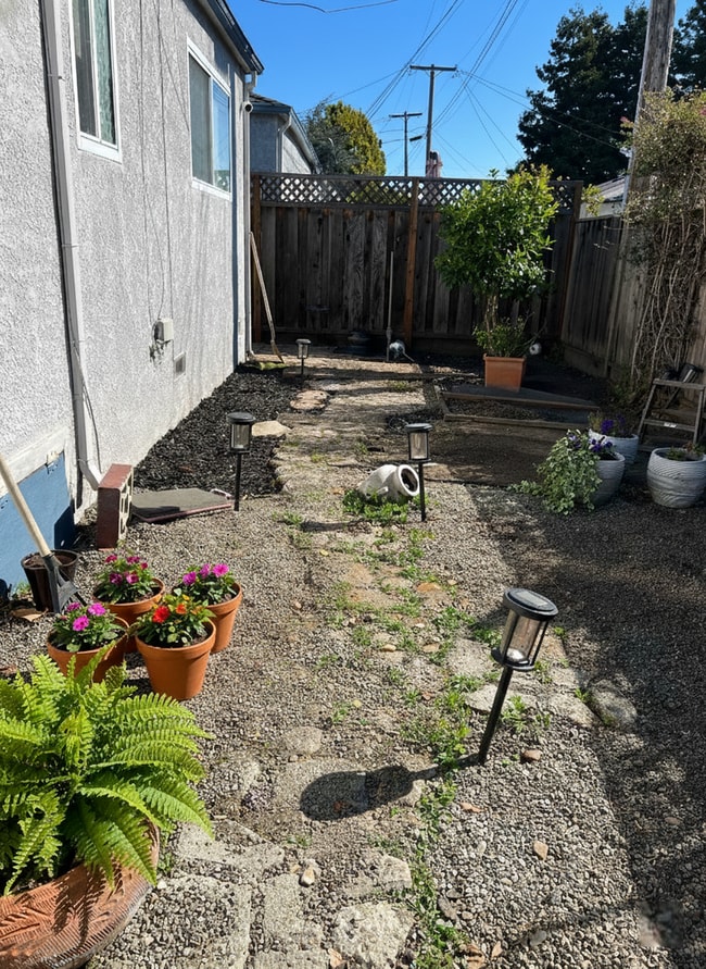 Building Photo - Charming & Updated 2BD Home in Castro Valley