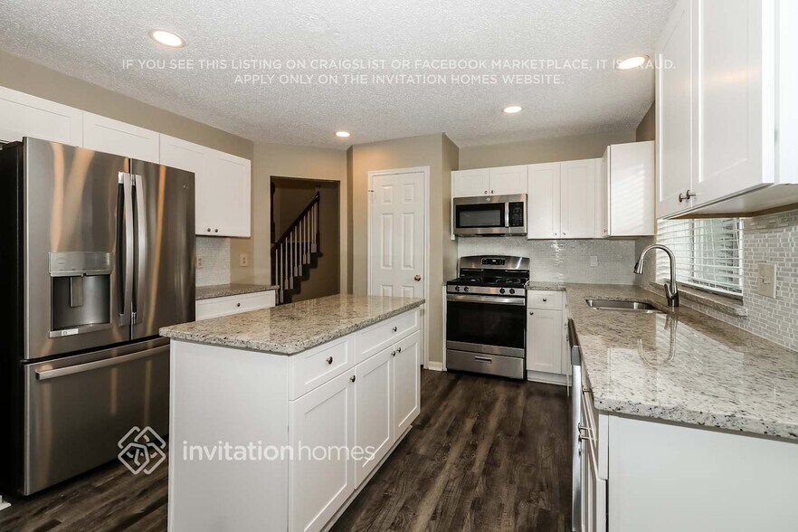 Building Photo - 8919 Village Hills Dr