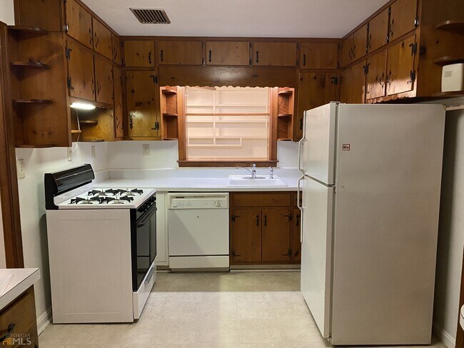Building Photo - 2022 Woodbine Terrace NE