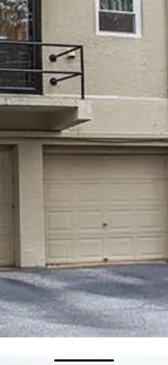 Building Photo - 335 Lakemoore Dr NE