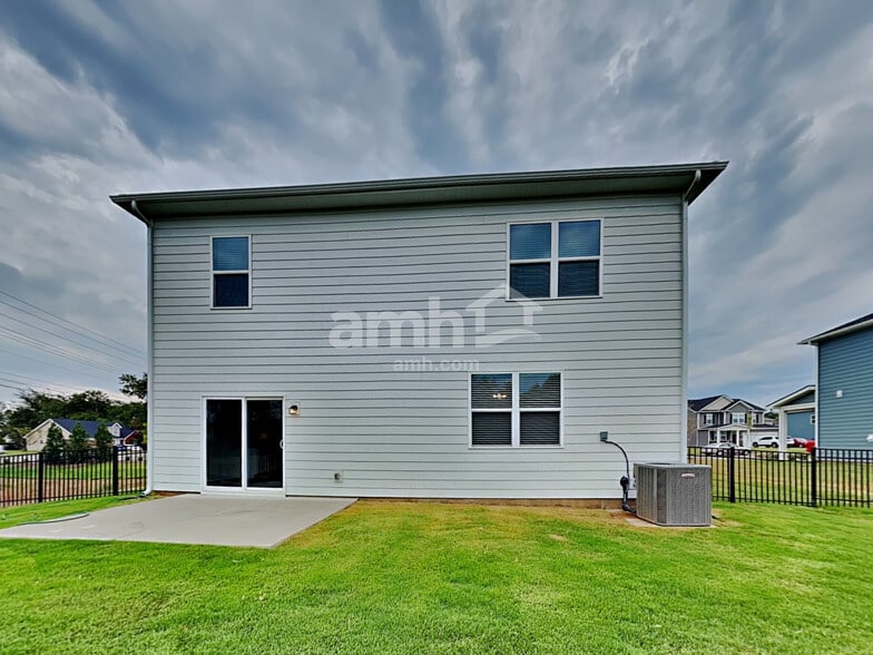 Building Photo - 5208 Valor Dr