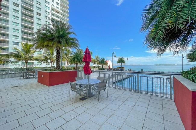 Building Photo - 1155 Brickell Bay Dr