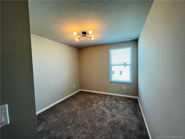 Building Photo - 3913 SE Mentmore Ln