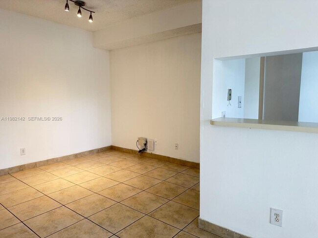 Building Photo - 680 Cypress Club Way