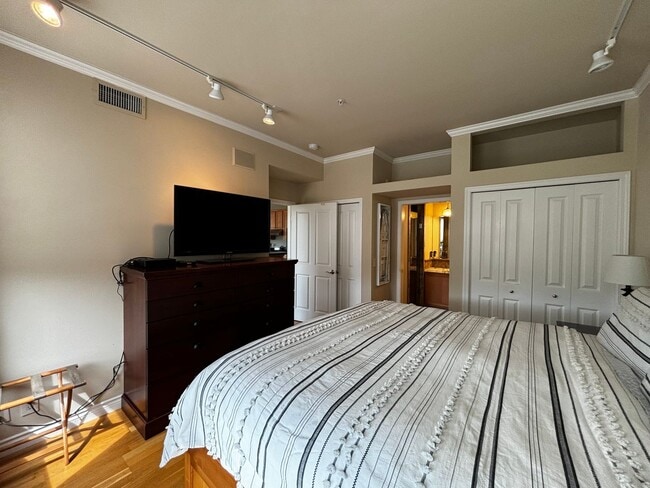 Building Photo - Fairhaven Penthouse, View Condo, Fully Fur...