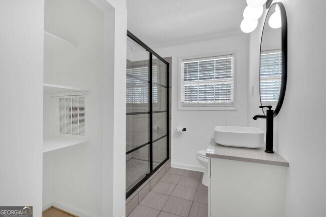 Building Photo - 3819 Dora Dr SE