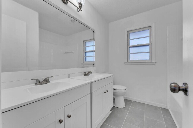 Building Photo - Spacious 3BR Ranch on Over Half an Acre in Seneca! $1,700/mo rent