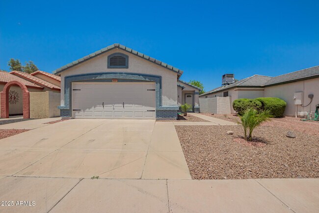 Building Photo - 3014 W Zachary Dr
