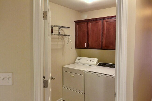 Building Photo - 1368 Island Town Dr