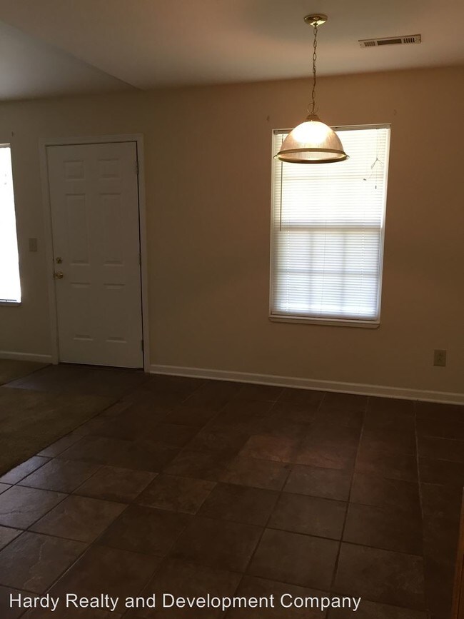 Building Photo - 21-23 Dempsey Rd NE