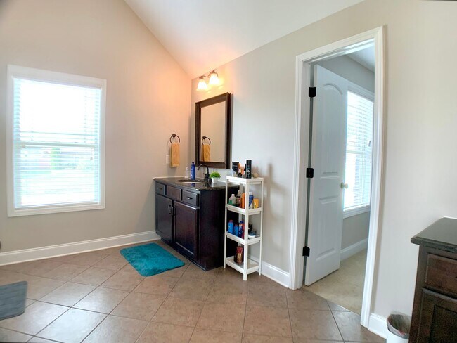 Building Photo - 2925 McManus Cir