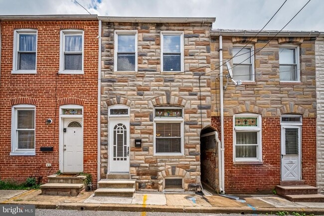 Primary Photo - 417 S Madeira St