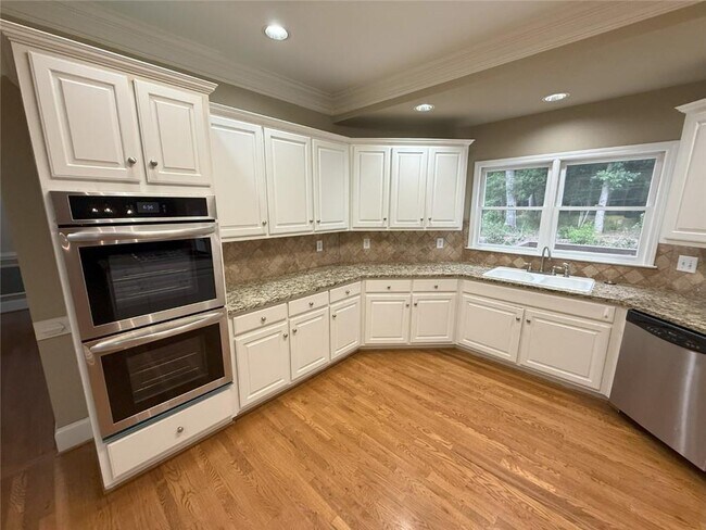 Building Photo - 715 Apsley Way