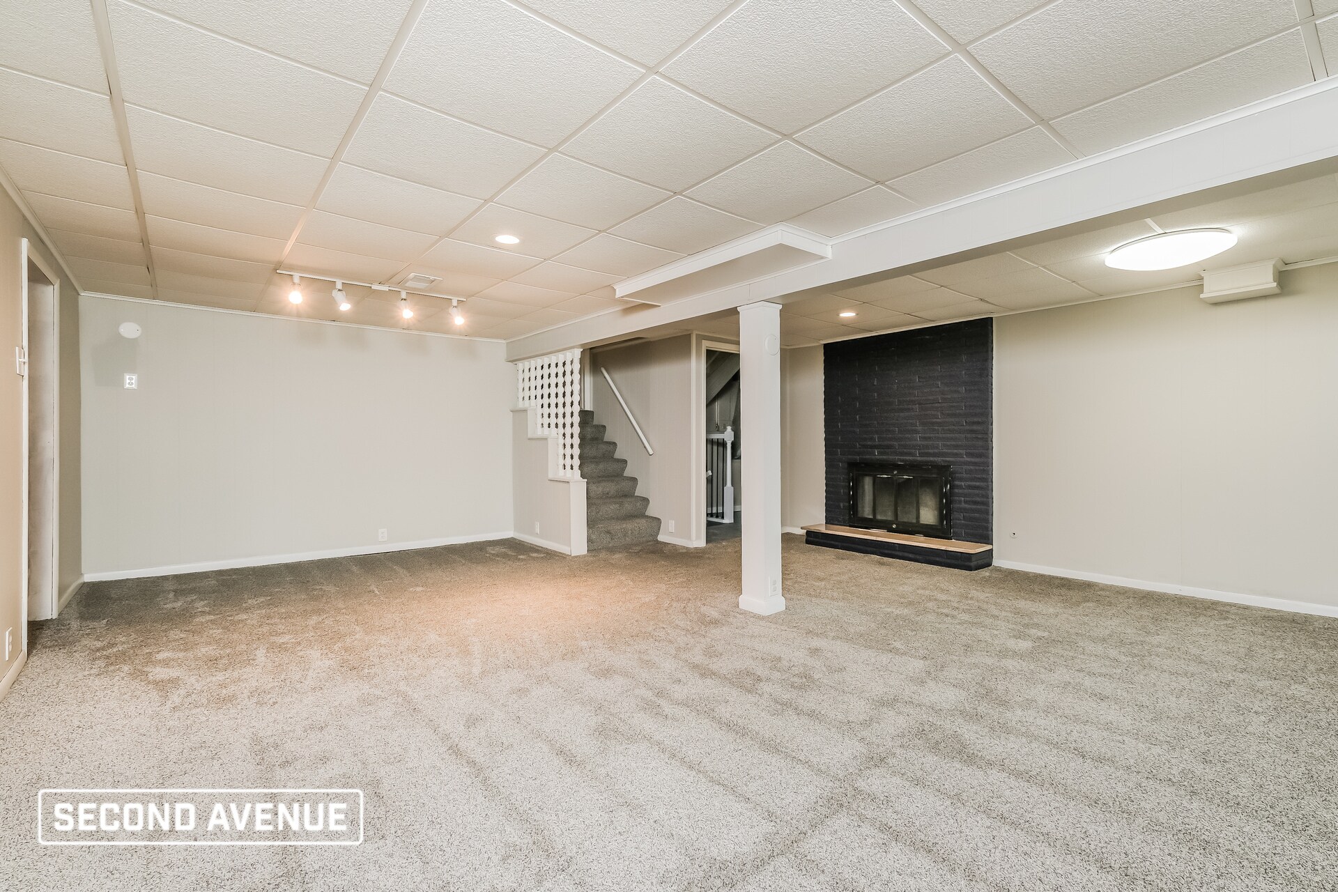 Building Photo - 6241 N Robinhood Ln