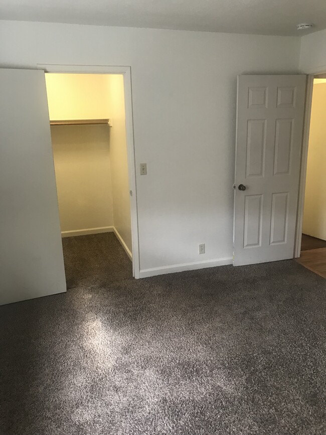 Master and walking closet - 420 N Maple Ave