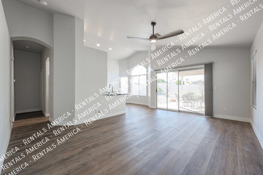 Building Photo - 1044 W Todd Dr