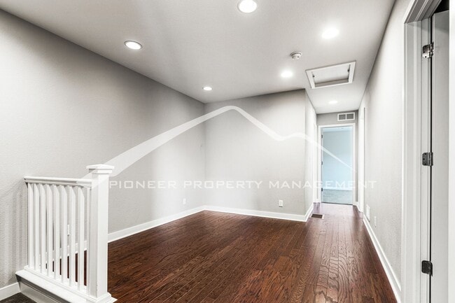 Building Photo - 8485 Redpoint Way
