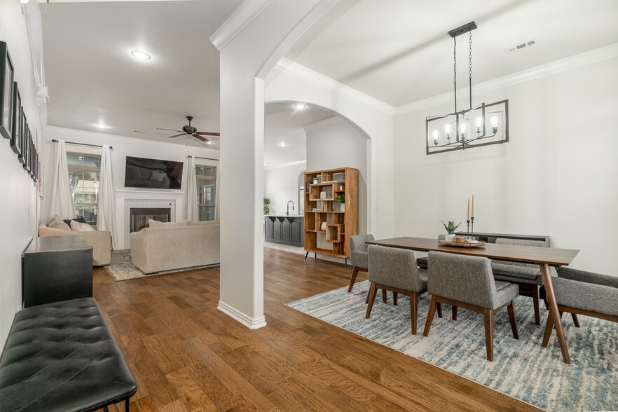 Building Photo - 212 Cowans St